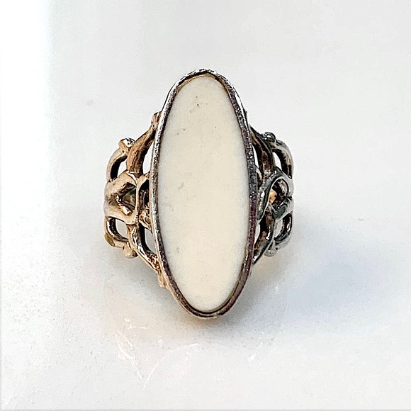 Cream Stone Silver Ring Vintage Silver Size 6 Ring Cream Stone Oblong Shape - Picture 1 of 16